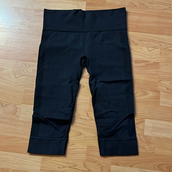 Lululemon In the Flow Crop? - Picture 1 of 5